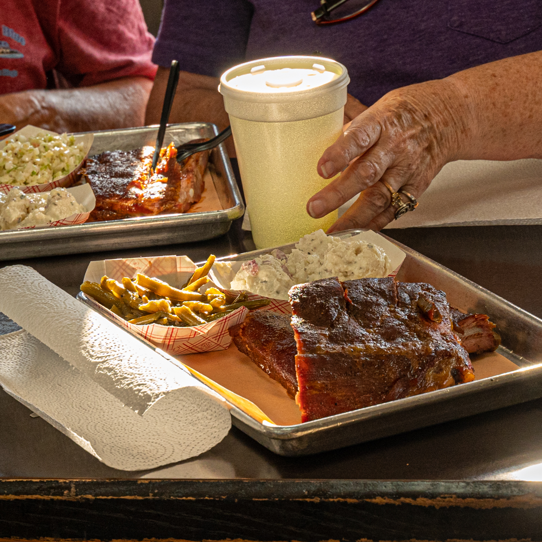 Serving more than just meals: '<strong>Que for a Cause.</strong>